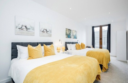 St Albans Apartamento | Beautiful large one bed apartment. Sleeps one to six guests! Free WiFi &Movies