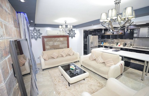 Heliopolis Apartamento | Heliopolis Heights, 3-Bedroom Grandeur, Jacuzzi, 5 AC & 4K TVs