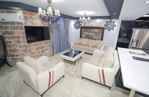 Heliopolis Apartamento | Heliopolis Heights, 3-Bedroom Grandeur, Jacuzzi, 5 AC & 4K TVs