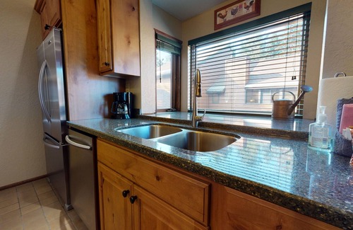 Mammoth Lakes Condominio | Helios North 6 Spacious and Bright, Pet-Friendly, Walk to The Village Gondola by RedAwning
