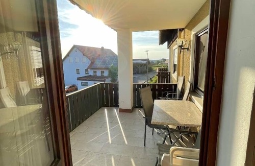 Seebarn Apartamento | Helle Ferienwohnung für bis zu Vier Personen mit Balkon