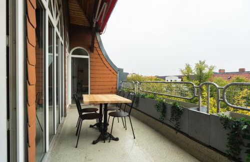 Tempelhof Apartamento | Helle & gemütliche Dachwohnung mit Terasse