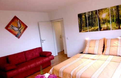Gruna Apartamento | Helles Apartment mit Balkon am Großen Garten nahe Stadtzentrum