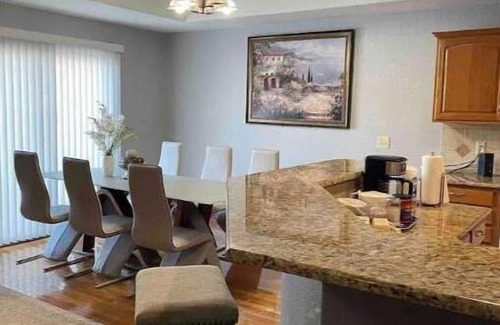 Urbandale Casa | Hello guests, welcome to our ranch house in a quiet neighborhood.
