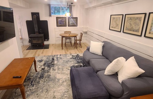 Bracebridge Apartamento | Hello Muskoka! 1 Private Bedroom, Queen Bed - 1 Private Bathroom - Entire Space