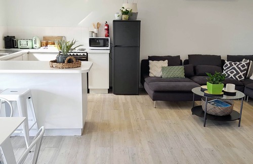 Alexandrina Casa | ★ HolidayHouse ★ FreeBrekky ★ KingBed ★ NBNWifi ★ AppleTV ★ Disney + ★ BYOBoat ★ FussFree ★
