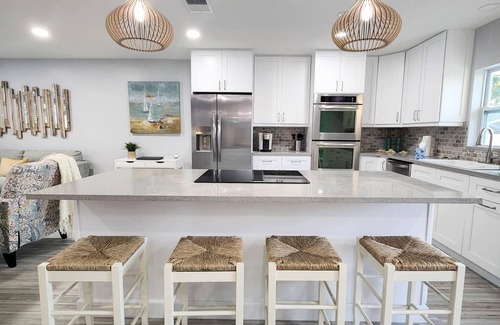 Tampa Casa | Hello Sunshine! 4 Bedroom w/Pool and Outdoor Bar