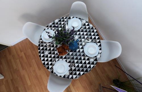 Mirow Apartamento | Hello Warsaw! Calm Artistic City Center Apartment