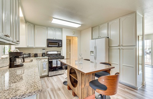 Hemet Casa | Hemet Retreat w/Peak Views + 2 Saunas