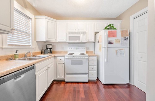 Fuquay-Varina Casa | Hemingway’s Hideaway | 2BR w/ King + Pvt Patio