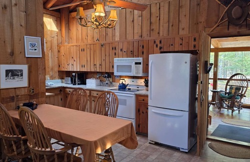 Harbor Springs Cabaña | Hemlock Cottage - Good Hart with Lake Michigan access!