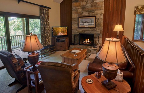Blowing Rock Casa | Hemlock Haven #2 3BR/3BA Chetola Condo in Blowing Rock