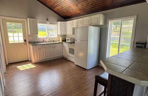 Reading Casa | Hemlock Lake House -- Close to Hillsdale College