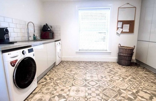 Horton Casa | Hen Doo’s and Families *Jacuzzi * BBQ *Parking* Pool Table * Games room