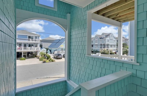 Wrightsville Beach Villa | Henderson Haven 4 BR / 3 BA Villa, Steps to Beach