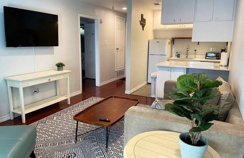 Knox - Henderson Apartamento | Henderson Haven - 1 bedroom King Bed Private Patio