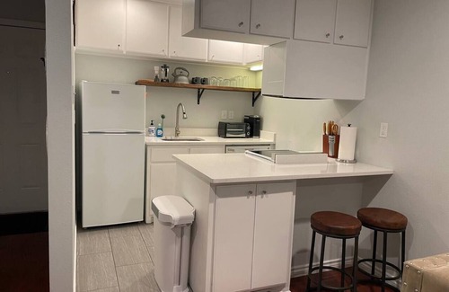 Knox - Henderson Apartamento | Henderson Haven - 1 bedroom King Bed Private Patio