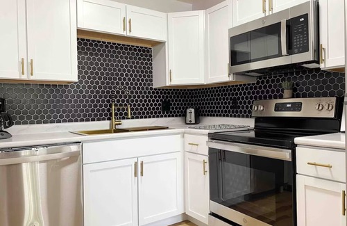Henderson Apartamento | Henderson Haven / KING 2BD/1BA Apartment