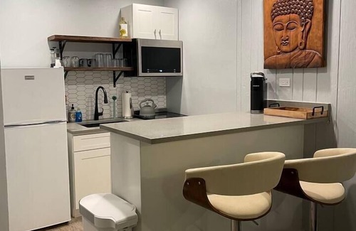 Knox - Henderson Apartamento | Henderson Hideaway - King Bed, Patio & Walkable