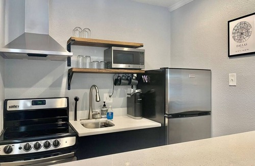 Knox - Henderson Apartamento | Henderson Retreat - King bed, patio, walk to fun