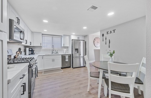 Whitney Ranch Casa | Henderson Townhome Approx. 15-20 min to the Las Vegas Strip