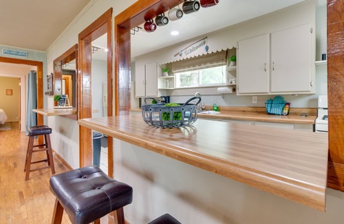Henderson Casa | Henderson Vacation Rental < 1 Mi to Norfork Lake!