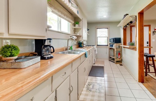 Henderson Casa | Henderson Vacation Rental Less Than 1 Mi to Norfork Lake!