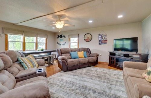 Henderson Casa | Henderson Vacation Rental Less Than 1 Mi to Norfork Lake!