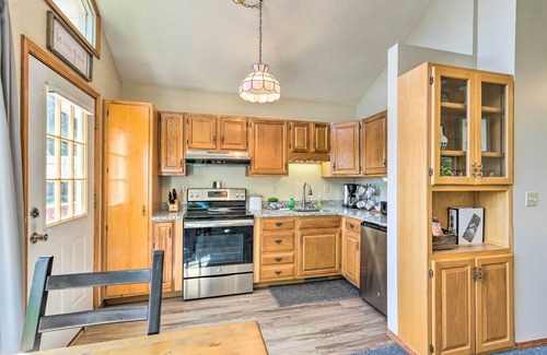 Hendersonville Apartamento | ¡NUEVO! Hendersonville Studio w / Mtn Views & Fire Pit!