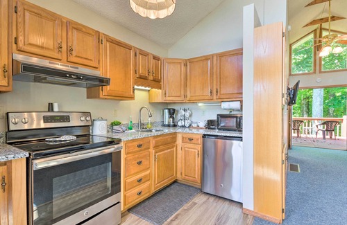 Hendersonville Apartamento | ¡NUEVO! Hendersonville Studio w / Mtn Views & Fire Pit!