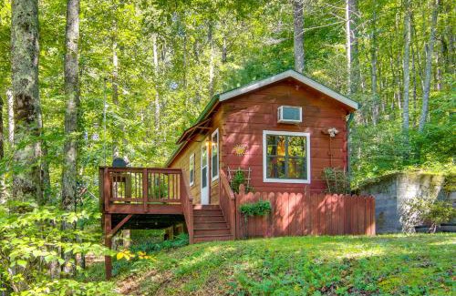 Hendersonville Casa | Hendersonville Cabin Near Hiking and Waterfalls!
