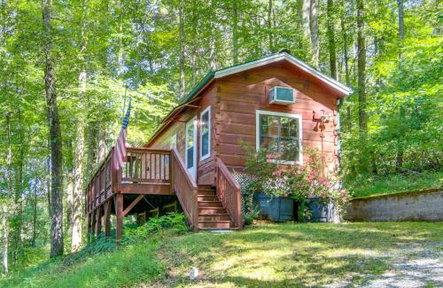 Hendersonville Casa | Hendersonville Creekside Cabin Near DuPont Forest