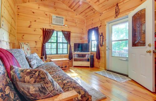 Hendersonville Casa | Hendersonville Creekside Cabin Near DuPont Forest