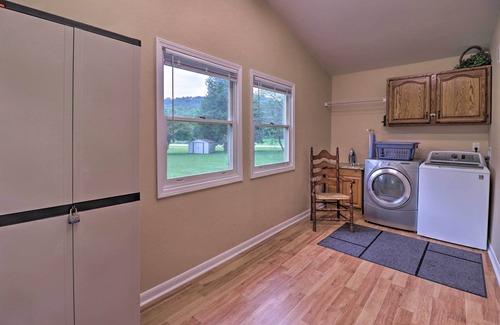 Hendersonville Casa | Hendersonville Home w/ Fire Pit: 5 Mi to Downtown!