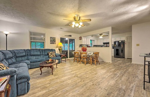 Bat Cave Casa | Hendersonville Retreat < 4 Mi to Lake Lure!