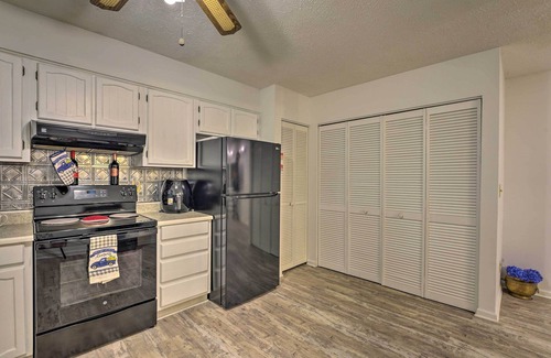 Bat Cave Casa | Hendersonville Retreat < 4 Mi to Lake Lure!