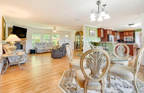Hendersonville Casa | Hendersonville Retreat with Mtn Views and Deck!