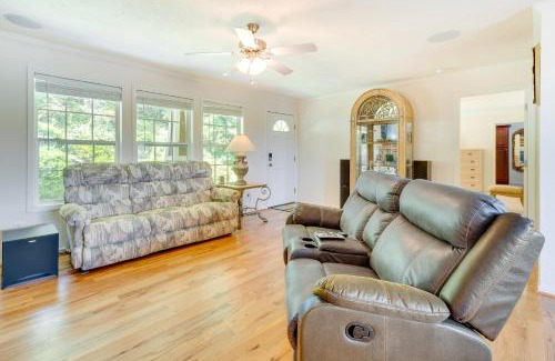 Hendersonville Casa | Hendersonville Retreat with Mtn Views and Deck!