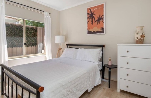Henley Beach Casa | Henley Haven- Sleeps 4, 2 Bdrm, Wifi, Beach