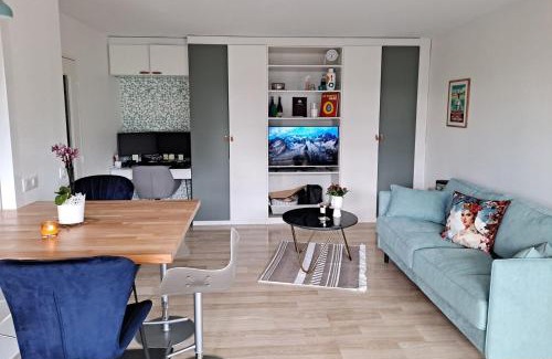 Prado - Republique Casa | HENRI CAMILLE REAL ESTATE -Beautiful one bedroom swimming pool and parking
