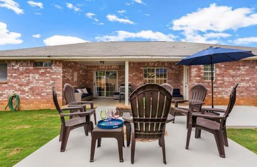 Fredericksburg Casa | Henrietta Haus pet friendly and private hot tub