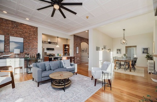 New Bedford Apartamento | Historic New Bedford Henry’s on William! 4 Bedroom