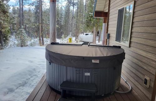 Island Park Casa | Henrys Post by KABINO Dog Friendly Foosball Fire Pit SmartTV WiFi