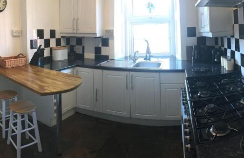 Denholm Casa | Herb Wood Cottage