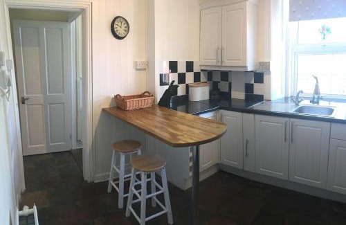 Denholm Casa | Herb Wood Cottage