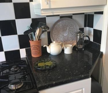 Denholm Casa | Herb Wood Cottage