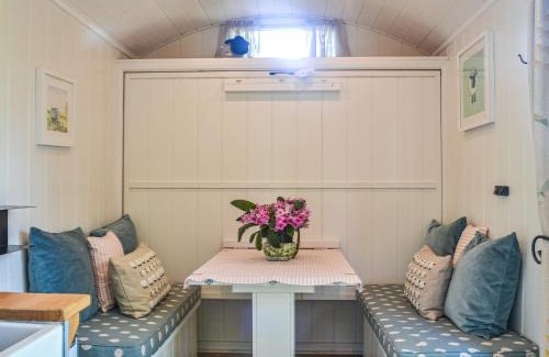 Llangadog Casa | Herdwick Hut Mountain Retreat