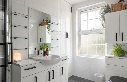 Hereford Apartamento | Hereford City - St Owens Terrace - Comfortable & Spacious Well Presented Three Storey House, Perfect For a Weekend Away & Exploring The City On Foot - Hosted By RENTMYHOUSE