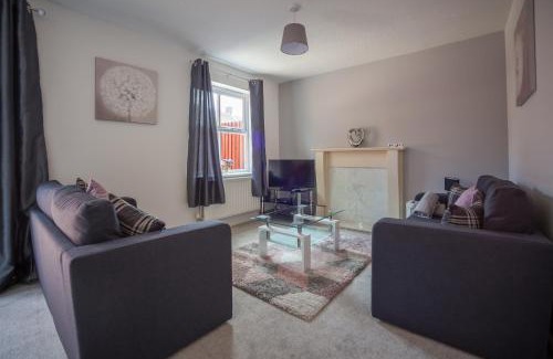 Hereford Apartamento | Hereford - Kestrel House - 4 Bedroom House Close to City With Parking - Sleeps 7 - Suitable for Family Gatherings or Contractors With Vehicles - Hosted by RENTMYHOUSE