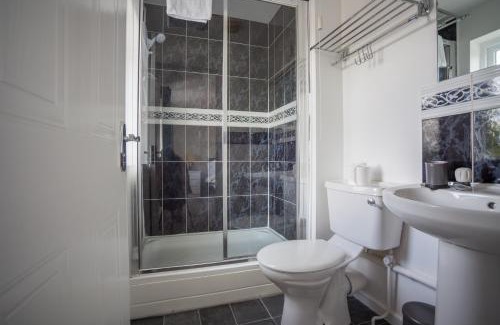 Hereford Apartamento | Hereford - Kestrel House - 4 Bedroom House Close to City With Parking - Sleeps 7 - Suitable for Family Gatherings or Contractors With Vehicles - Hosted by RENTMYHOUSE